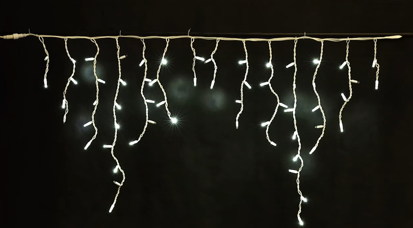 led světeln&eacute; rampouchy 4,5x0,8m studen&aacute; b&iacute;l&aacute; flash efekt